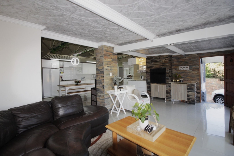 3 Bedroom Property for Sale in Wavecrest Eastern Cape